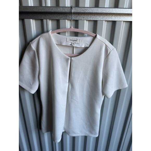 3 for $9 Banana Republic Ivory V Neck Super Soft Top M - Picture 6 of 6